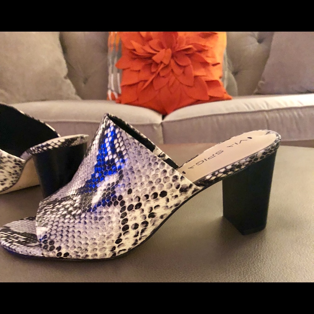 Via Spiga Snake-Print shoe